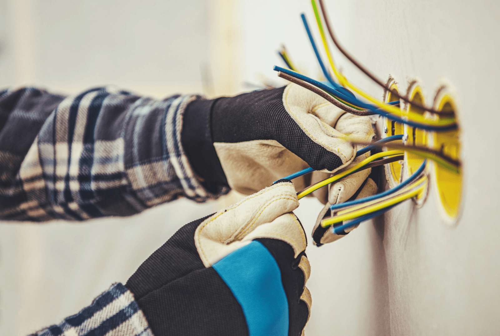 Wie Elektroinstallation für Gewerbe die Produktivität in Ihrem Betrieb Steigern Kann
