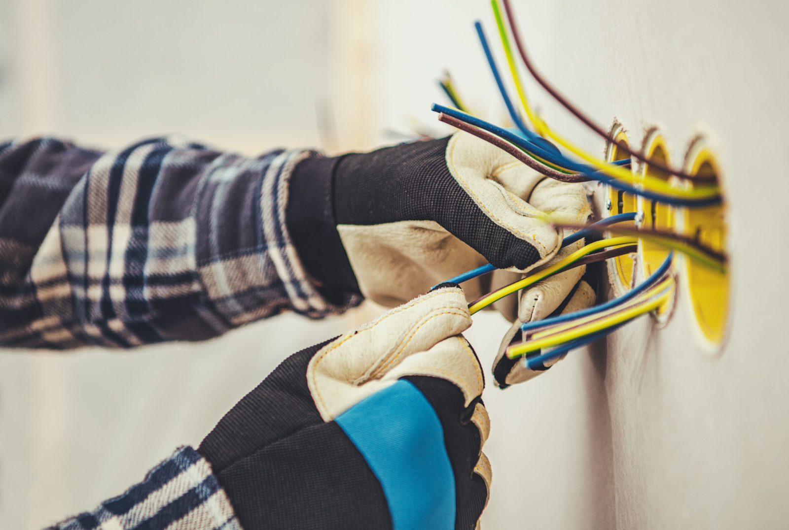 Wie Elektroinstallation für Gewerbe die Produktivität in Ihrem Betrieb Steigern Kann